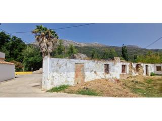 Terreny residencial  N/a. Parcela uso residencial con 319 m2 construidos en estado de ruin