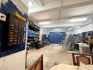 Locale commerciale  Calle granada. Ocasión taller  local comercial de 130 m2 en pleno centro de est