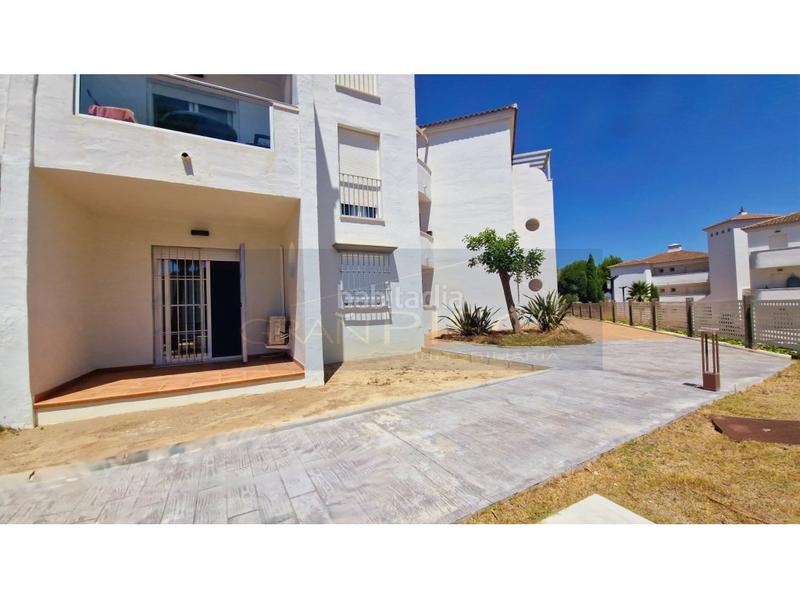 Foto f43e19f1-258d-4592-8488-c2d2864093f6. Planta baja moderna planta baja recién reformada, 2 habitaciones y terrazas a 2 km de la playa en Manilva