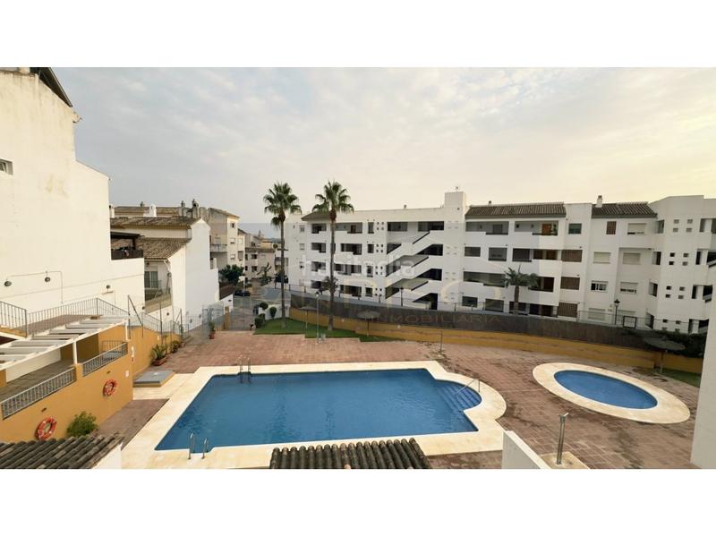 Foto ff13c9a5-8d9c-45fc-8c79-f0bd942c9380. Duplex con parcheggio piscina in Manilva pueblo Manilva