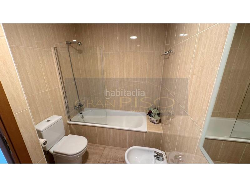 Foto 42ab0b12-dd45-49aa-94d1-e8f876481b7e. Apartamento precioso apartamento con licencia turística y amplia terraza con vistas al mar en Manilva