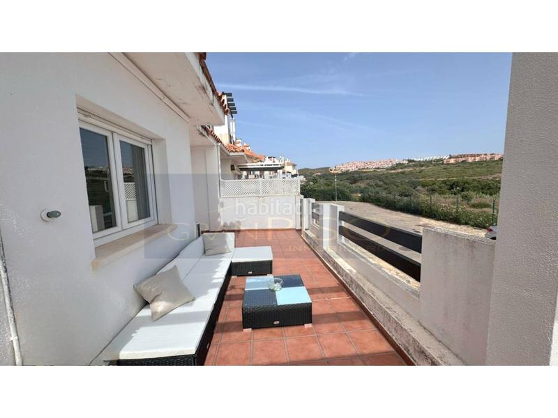 Foto a6c74bb6-27c6-477a-85eb-f99f4f5c2ec6. Apartamento precioso apartamento con licencia turística y amplia terraza con vistas al mar en Manilva