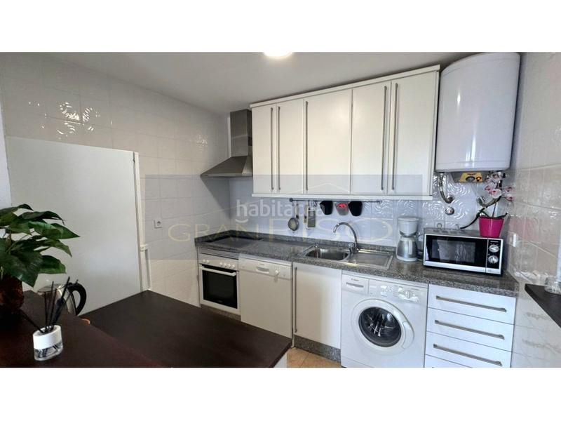 Foto d78729e7-1c76-49b1-8fde-ffb8f8da2f09. Apartamento precioso apartamento con licencia turística y amplia terraza con vistas al mar en Manilva