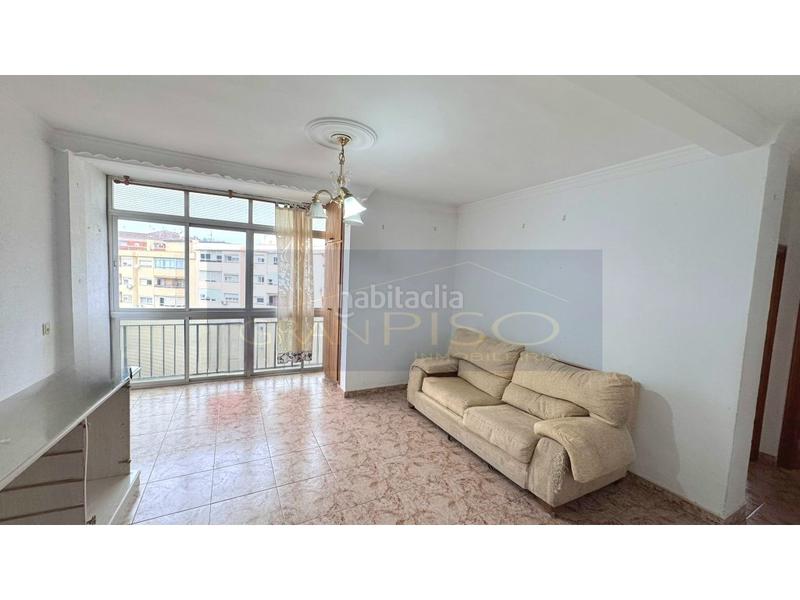 Foto dc0e1f1a-26c6-45e2-83b3-451a04b17b9a. Pis a Zona Calvario Estepona