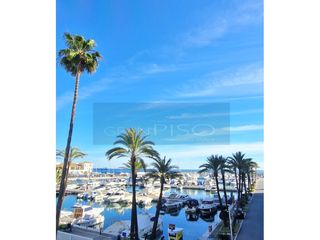 Car parking in Puerto de la Duquesa. Amplio garaje privado para 2 coches en el corazon del puerto de