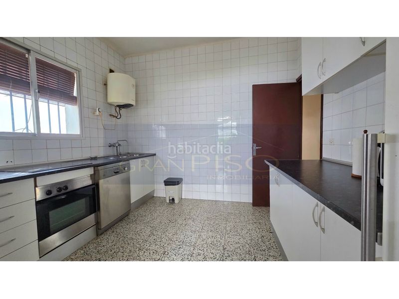 Foto 1194ce3c-dcf8-4e72-9fa7-aa7f821d7274. Casa amb aparcament a Centro Estepona