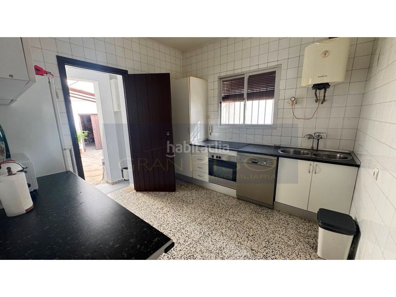Foto 97dca039-e9ed-461c-a7a9-a9f50bb5bd01. Casa amb aparcament a Centro Estepona
