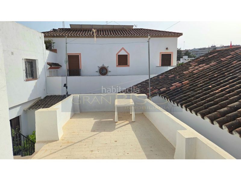 Foto d9f72604-0111-47c9-a841-87ddf4001fd5. Casa amb aparcament a Centro Estepona