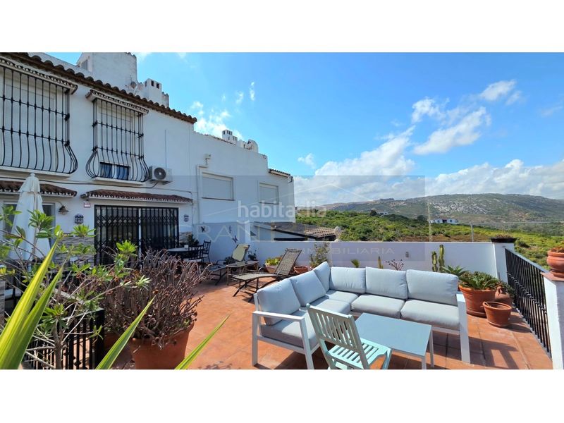 Foto c8d88170-dc5a-418a-9653-ed2a3fa2bb01. Casa adossada amb aparcament piscina a Manilva pueblo Manilva