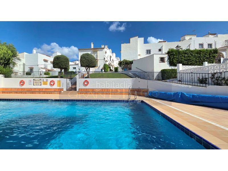 Foto fc5a6adb-a41c-40ca-92cb-a2e8f4d8f8a4. Casa adossada amb aparcament piscina a Manilva pueblo Manilva