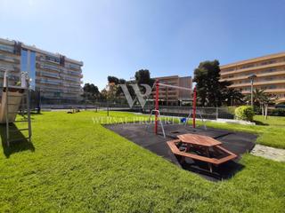 Apartament  Calle viladomat 6. Apartamento con terraza, piscina y vistas amplias
