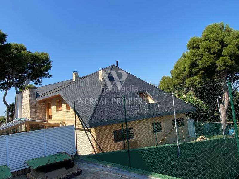 Foto 3b488959-0d47-4f9b-bb9b-187d1f69473e. Casa a calle jordi llimona 17 a Covamar Salou