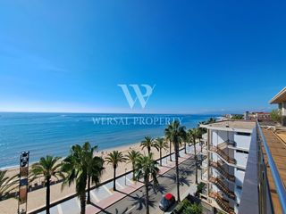 Apartament a Calle sol del 51. Piso en primera l�nea de mar con terraza y garaje en salou