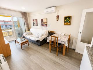 Apartament a Calle penedes del 12. Piso reformado con terraza y piscina en salou