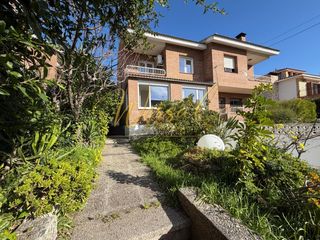 Maison jumelée à Calle ventura gassol 17. Chalet pareado de 278 m con garaje y terrazas en salou