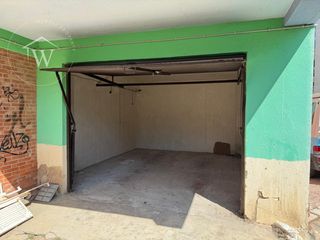 Aparcament cotxe a Avenida carles buigas 77. Garaje cerrado tipo box de 20 m en salou