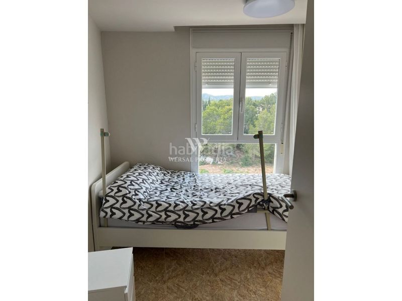 Foto 2fe39350-e086-4cc1-a737-3c23d02e9509. Casa adossada a calle pau casals 24 a Ampolla (L´)