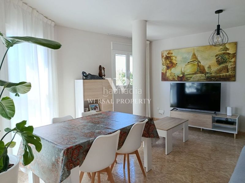 Foto 3d0a4dfb-e8c2-439e-ad3e-a911dc0cd674. Casa adossada a calle pau casals 24 a Ampolla (L´)