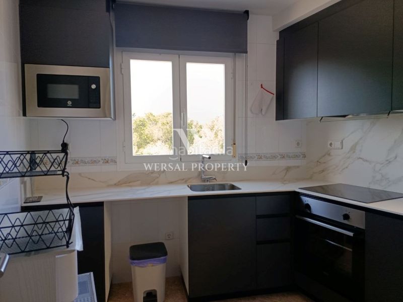 Foto 6d7d2e10-6ff8-4298-8d6f-6fd7da314227. Casa adossada a calle pau casals 24 a Ampolla (L´)