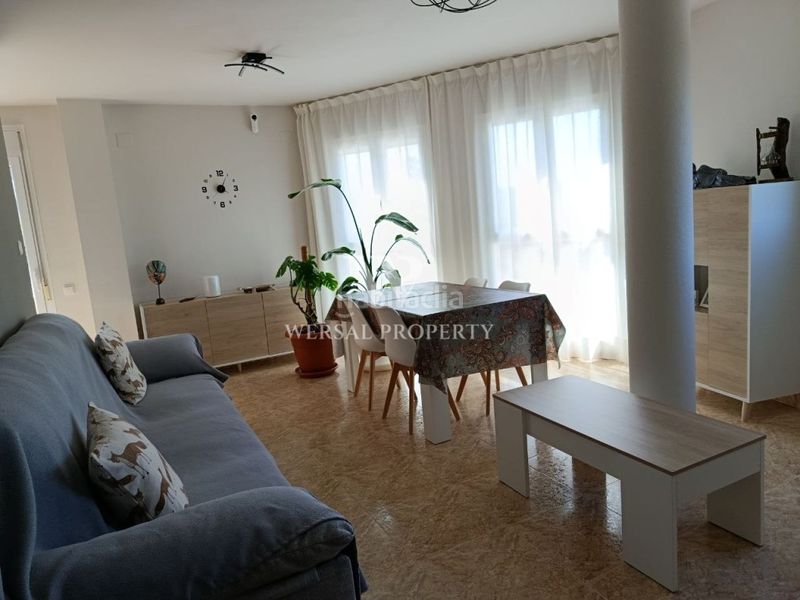 Foto c21cf6c4-1066-4763-b6e4-313005fc49ef. Casa adossada a calle pau casals 24 a Ampolla (L´)