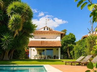 Xalet a Avenida miquel utrillo 71. Espectacular villa independiente en vallpineda con licencia tur�