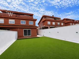 Casa adosada  Calle pere rius i gatell 48. Chalet pareado con jardín y buhardilla en parc del lledoner, reu