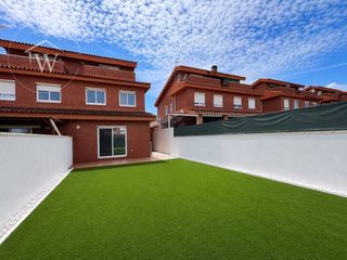 Semi detached house  Calle pere rius i gatell 48. Chalet pareado con jardín y buhardilla en parc del lledoner, reu