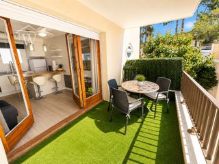 Apartament a Calle tortosa 12. Piso reformado con licencia turística a 1 minuto de playa capell