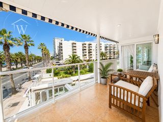 Appartement  Calle rodriguez pomatta 2. Amplio piso reformado en primera línea de mar en salou con garaj