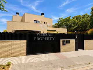 Xalet a Calle josep llimona 10. Exclusiva casa independiente con piscina privada en cambrils