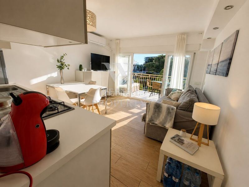 Foto 2f56c9bc-f87b-416e-87ca-e2ad50591030. Apartament a calle cala de la font 35 a pla de maset - cap de Salou Salou