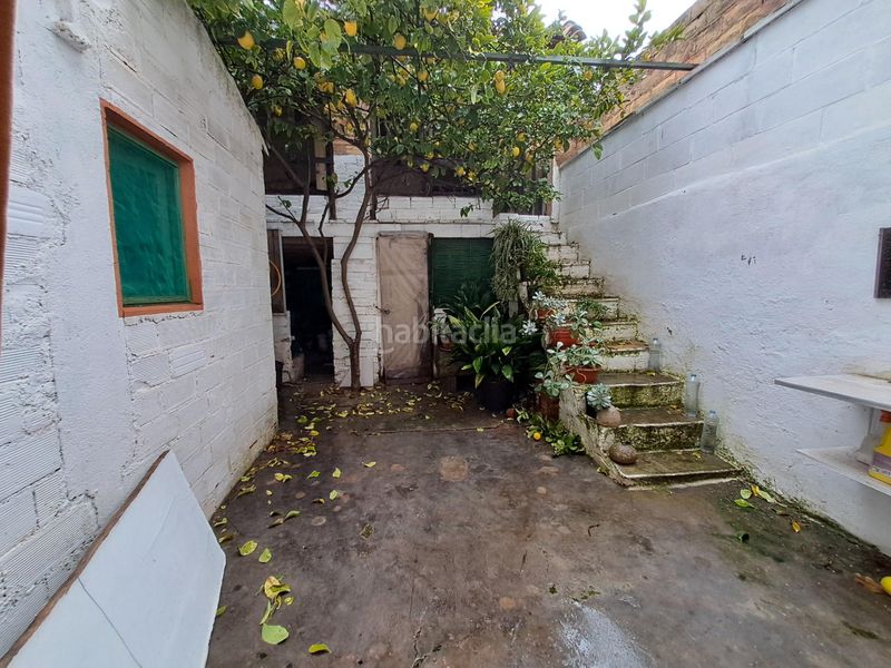 Foto 1675232f-8a51-425e-b4a6-6f2a8f41f4c7. Casa adossada amb aparcament a Móra la Nova