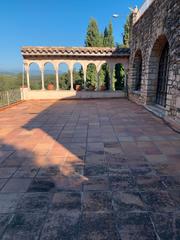 Chalet  Carrer de l'església. Masia a 5 minuts de girona amb una parcel.la de 14.000m2 aprox.