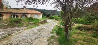 Country house  Vial camino 9. Es ven casa rustica a palol de revardit en plena natura