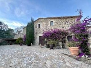Masia  Raval de dalt. Masia del siglo xviii en venta en vallllobrega