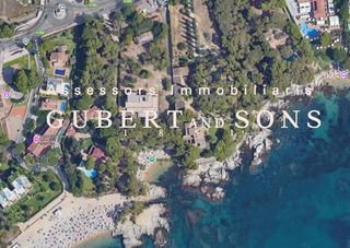 Wohngrundstück in Del cavall bernat 150. Parcela a pie de playa con estructura en venta en platja daro