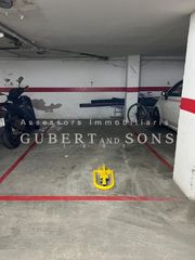 Autoparkplatz in Indústria 3. Plaza de parking en venta en palamós centro