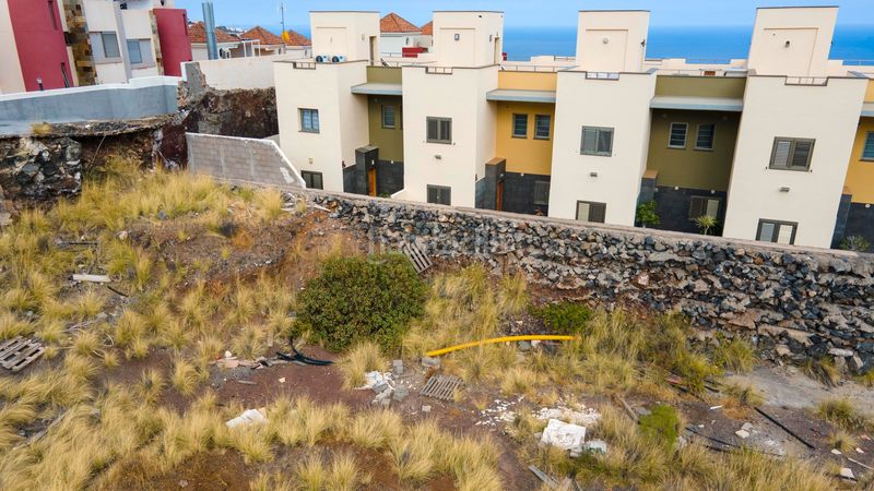 Foto 50f9659a-df3f-49e5-8833-6183faed06ea. Terreno residencial en calle concejal florentin castillo rodriguez 10 estupenda oportunidad de terreno con proyecto de obra y licencia en Barranco Hondo. en Candelaria