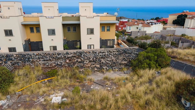 Foto b2e080a8-e7d1-4350-a516-3cf46c62f9f8. Terreno residencial en calle concejal florentin castillo rodriguez 10 estupenda oportunidad de terreno con proyecto de obra y licencia en Barranco Hondo. en Candelaria