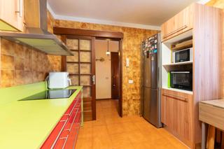 Pis a Avenida maritima 44. Piso de bonitas vistas, con tres habitaciones y doble plaza de a
