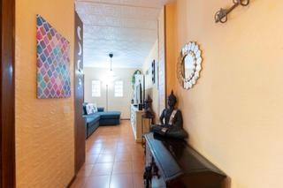 Piso en Avenida maritima 44. Piso de bonitas vistas, con tres habitaciones y doble plaza de a