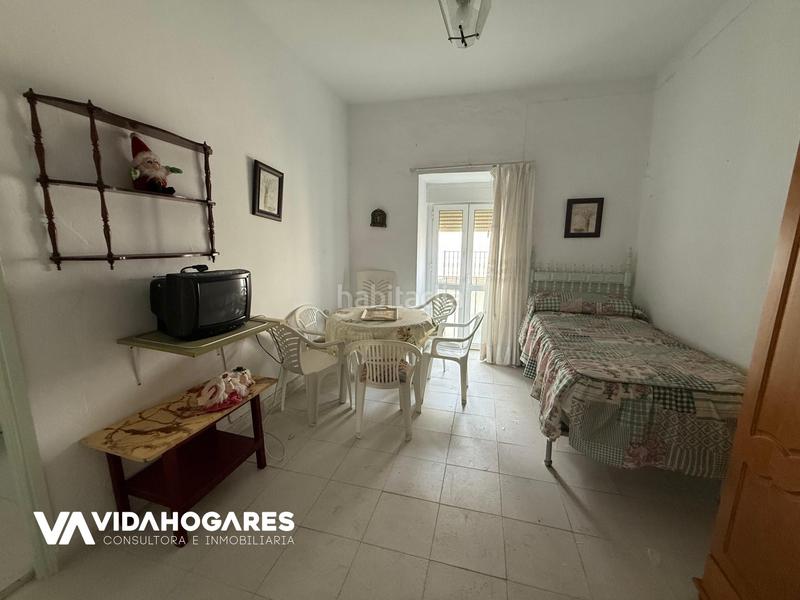 Foto 2a6489ad-f9d8-45ab-a047-f42d9fe11280. Edificio oportunidad en el corazón si estás buscando piso en el centro, aqui tienes cuatro, te presentamos esta joya escondida en pl en Rota