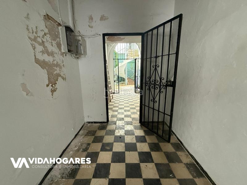 Foto 4417adf5-46bd-46da-9ad8-3377ee07b61f. Edificio oportunidad en el corazón si estás buscando piso en el centro, aqui tienes cuatro, te presentamos esta joya escondida en pl en Rota