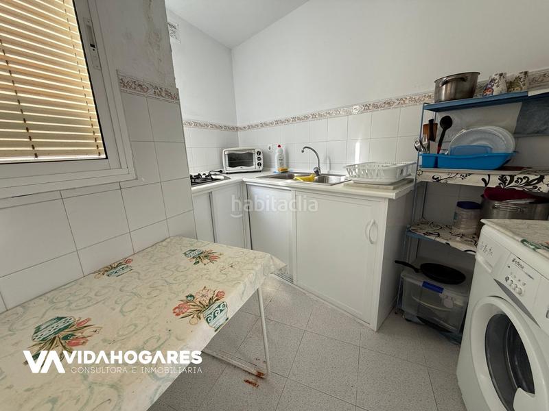 Foto b7c7cf79-147e-488e-a7e0-d7d122649d03. Edificio oportunidad en el corazón si estás buscando piso en el centro, aqui tienes cuatro, te presentamos esta joya escondida en pl en Rota