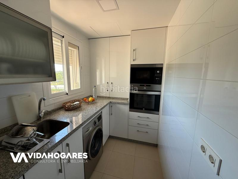Foto 2a8a6480-cae8-4bbe-b493-e0b527dde9d5. Piso hoy te presentamos un encantador piso en punta candor, , con tres acogedoras habitaciones, dos baños, cocina independiente, sa en Rota