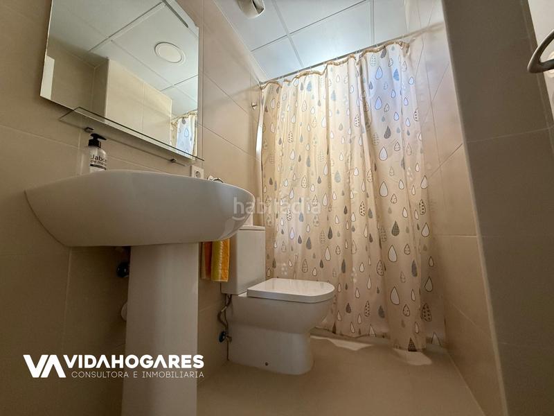 Foto 2ab954cd-778a-4cb8-b1cc-d16d25dc223c. Piso hoy te presentamos un encantador piso en punta candor, , con tres acogedoras habitaciones, dos baños, cocina independiente, sa en Rota