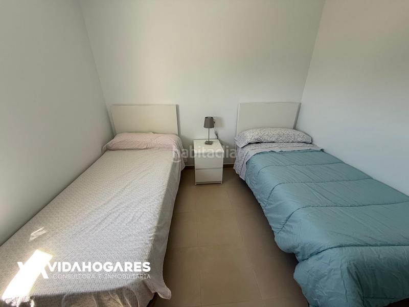 Foto fe0b0265-771d-4b28-a968-6ad7b35d1d1f. Piso hoy te presentamos un encantador piso en punta candor, , con tres acogedoras habitaciones, dos baños, cocina independiente, sa en Rota