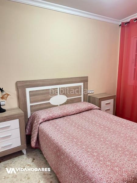 Foto b277d194-a11d-49c1-9226-9c05d10e150a. Piso esta vivienda evoca tranquilidad y familia, yo ya me estoy imaginando ir al centro andando en tan solo 5 minutos, pero aún mejor i en Rota