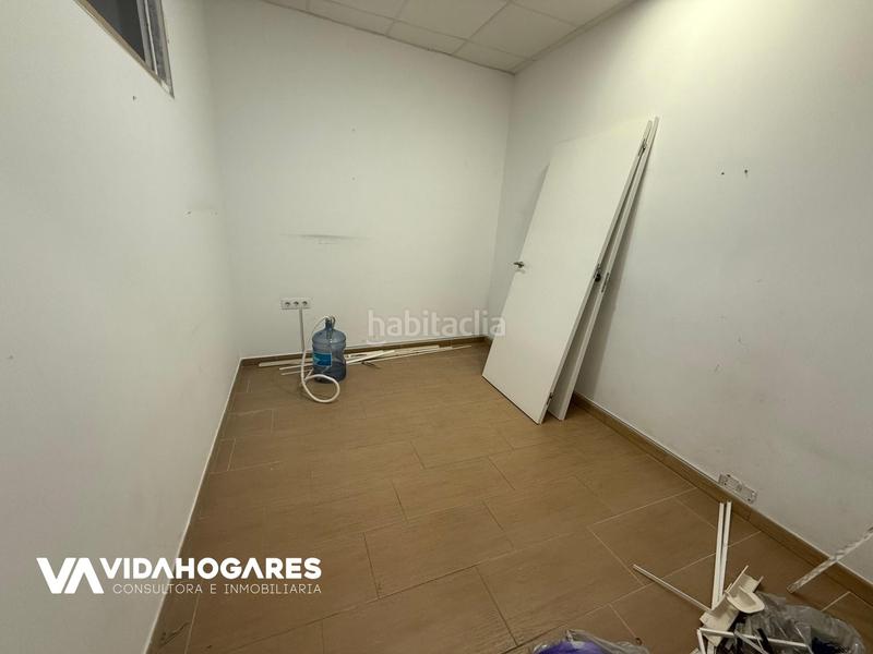 Foto a0c8b940-537f-4bb4-923f-8fa261b6d004. Local comercial atención, atencion a los valientes emprendedoreseste local comerciales caracterizado por los espacios abiertos que dispone, le pro en Rota