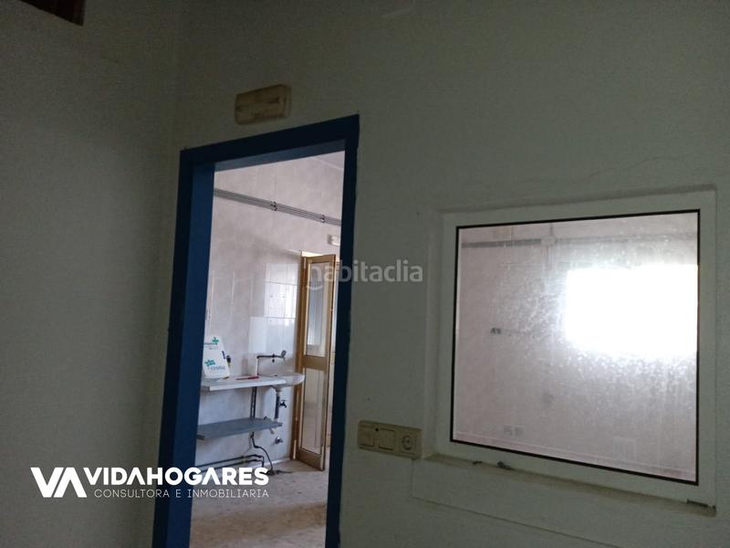 Foto 13ec0261-ae8b-4e8d-bf90-cc1d3aa601e3. Local comercial este encantador local de aproximadamente 80 metros cuadrados se encuentra estratégicamente ubicado en una zona donde hay un paso en Rota